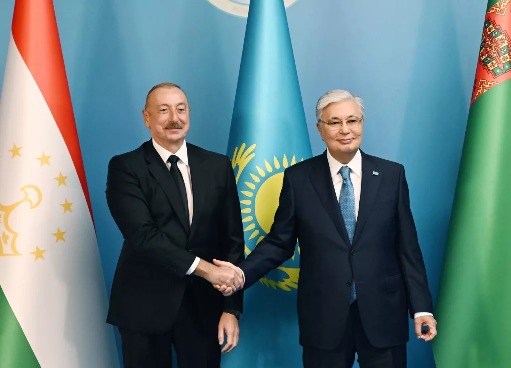 ALİYEV;  ORTA ASYA VE AZERBAYCAN, DEVLET BAŞKANLARI ZİRVESİNE KATILDI ALİYEV: "KARABAĞ'IN RESTORASYONUNA VERİLEN DESTEK, KARDEŞLİK İLİŞKİLERİMİZİN TEZAHÜRLERİNDEN BİRİDİR"
