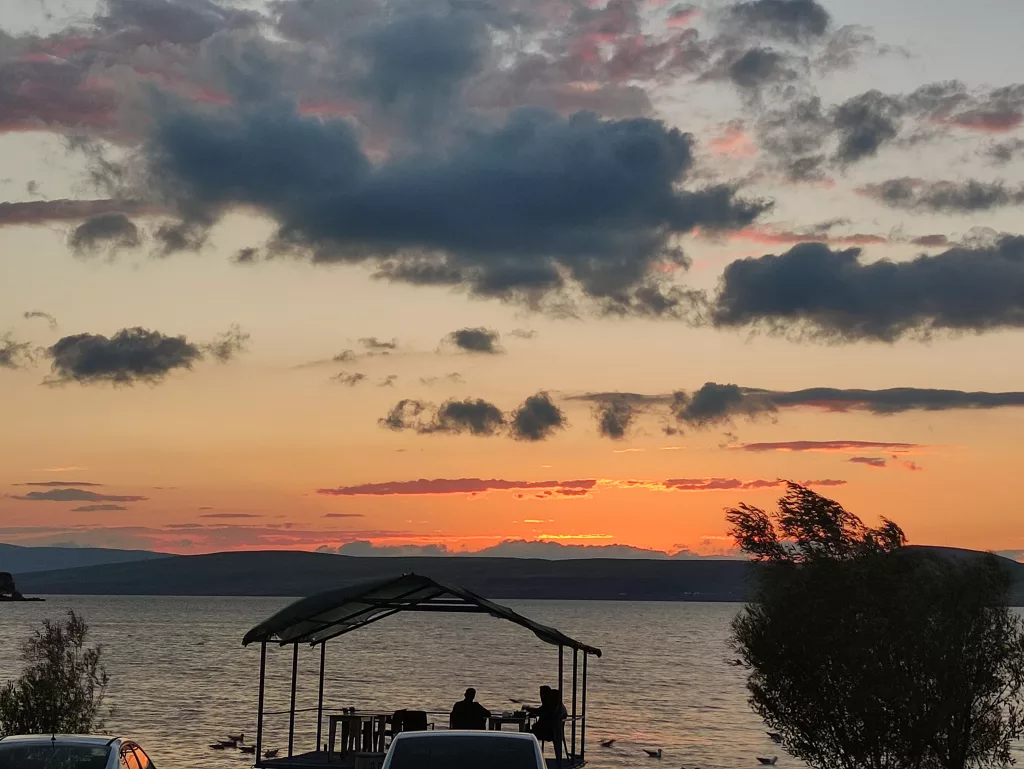 ÇILDIR GÖLÜ'NDE GÜN BATIMI