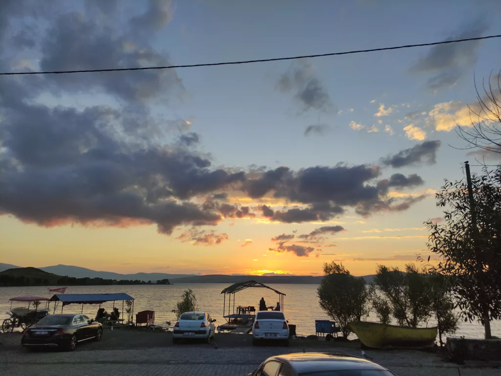 ÇILDIR GÖLÜ'NDE GÜN BATIMI