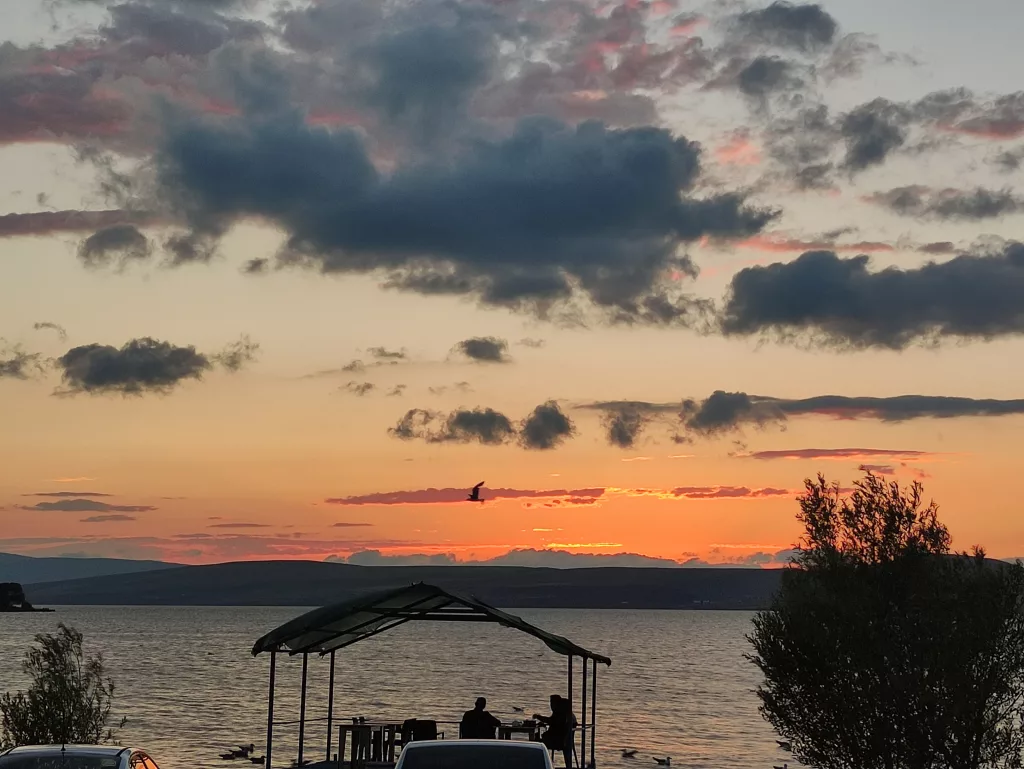 ÇILDIR GÖLÜ'NDE GÜN BATIMI