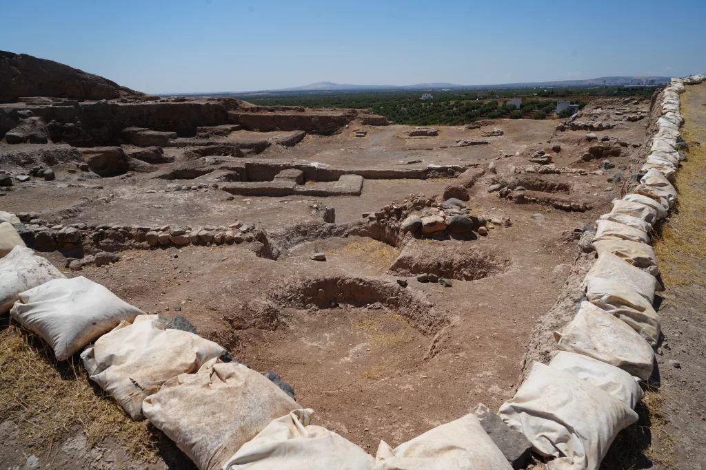 OYLUM HÖYÜK'TE 35 YILLIK KAZI ÇALIŞMALARI TEKRAR BAŞLADI