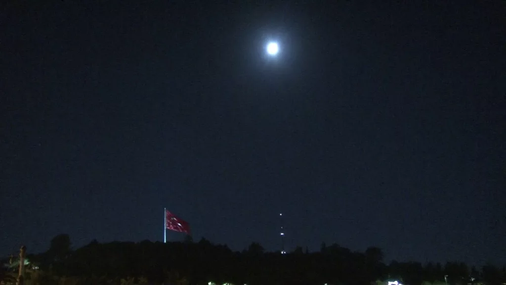 SÜPER AY, İSTANBUL ANADOLU YAKASINDAN BÖYLE GÖRÜNTÜLENDİ