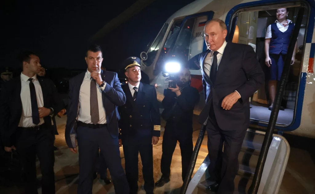 PUTİN'DEN 13 YIL SONRA ÇEÇENİSTAN'A SÜRPRİZ ZİYARET PUTİN, ÇEÇEN BİRLİKLERİ ZİYARET ETTİ