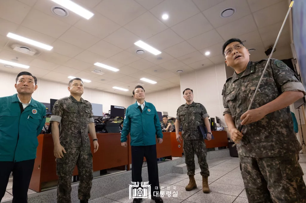 GÜNEY KORE DEVLET BAŞKANI YOON'DAN KUZEY KORE'YE GÖZDAĞI "İŞGAL GİRİŞİMİ PYONGYANG REJİMİNİN SONU OLUR"