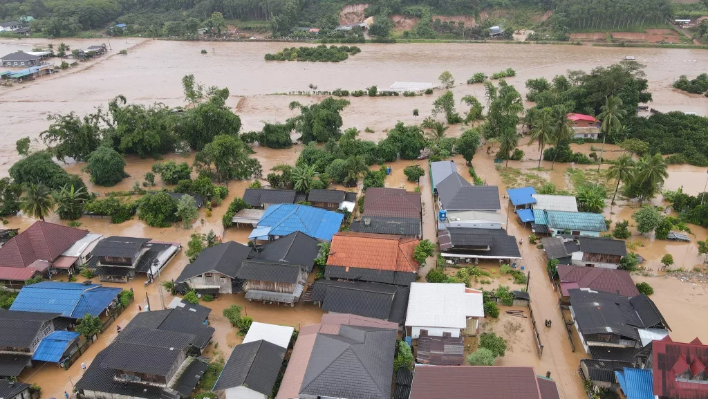TAYLAND'DA SEL FELAKETİ: 5 ÖLÜ