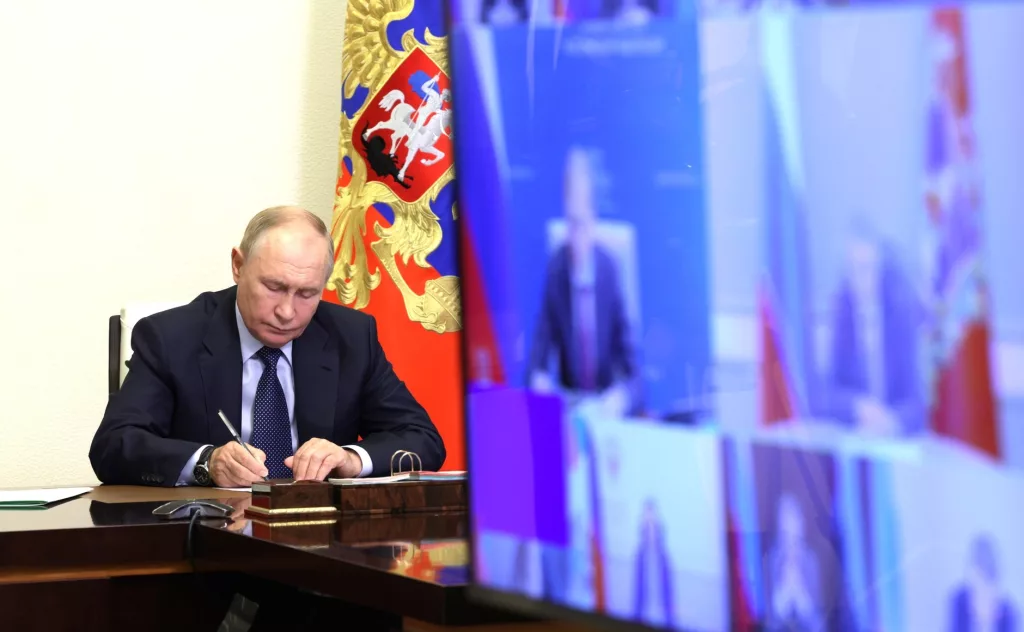 PUTİN: "UKRAYNA, KURSK NÜKLEER SANTRALİNE SALDIRI GİRİŞİMİNDE BULUNDU" KURSK ŞEHRİNDE BETON BARINAKLAR İNŞA EDİLİYOR UKRAYNA'NIN BRYANSK BÖLGESİNE SIZMA GİRİŞİMİ ENGELLENDİ