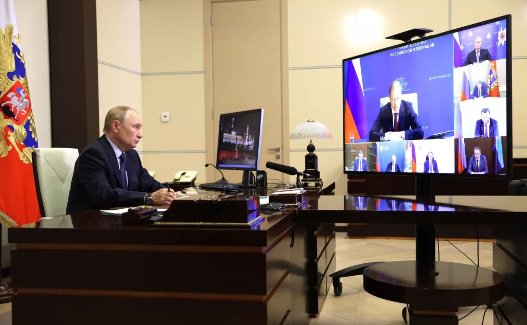 PUTİN: "UKRAYNA, KURSK NÜKLEER SANTRALİNE SALDIRI GİRİŞİMİNDE BULUNDU" KURSK ŞEHRİNDE BETON BARINAKLAR İNŞA EDİLİYOR UKRAYNA'NIN BRYANSK BÖLGESİNE SIZMA GİRİŞİMİ ENGELLENDİ