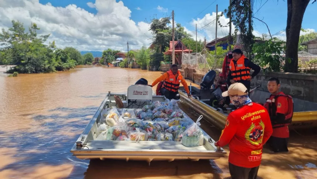 TAYLAND'DA SEL VE TOPRAK KAYMASI: 22 ÖLÜ, 19 YARALI