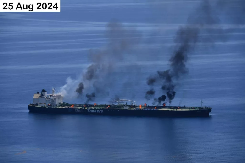 KIZILDENİZ'DE SALDIRIYA UĞRAYAN PETROL TANKERİNDE 23 AĞUSTOS'TAN BU YANA YANGIN DEVAM EDİYOR