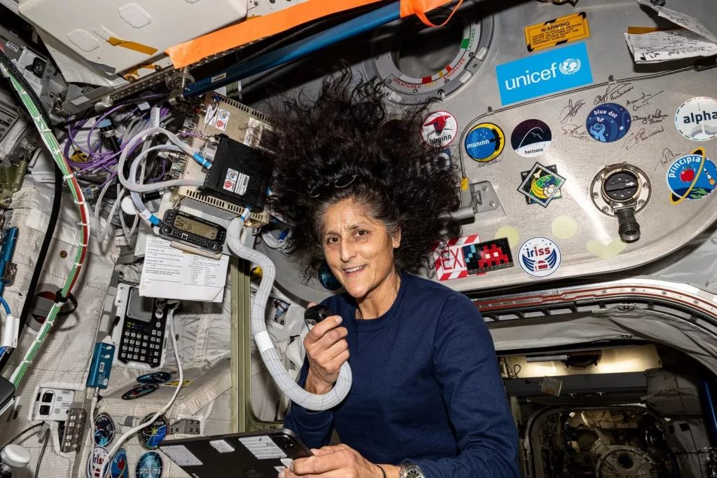 NASA UZAYDA MAHSUR KALAN ASTRONOTLARIN GELECEK YIL DÖNECEĞİNİ AÇIKLADI