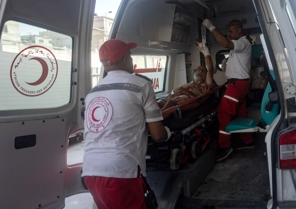 Palestinians injured in Israeli operation in Khan Younis arrive to Nasser Hospital