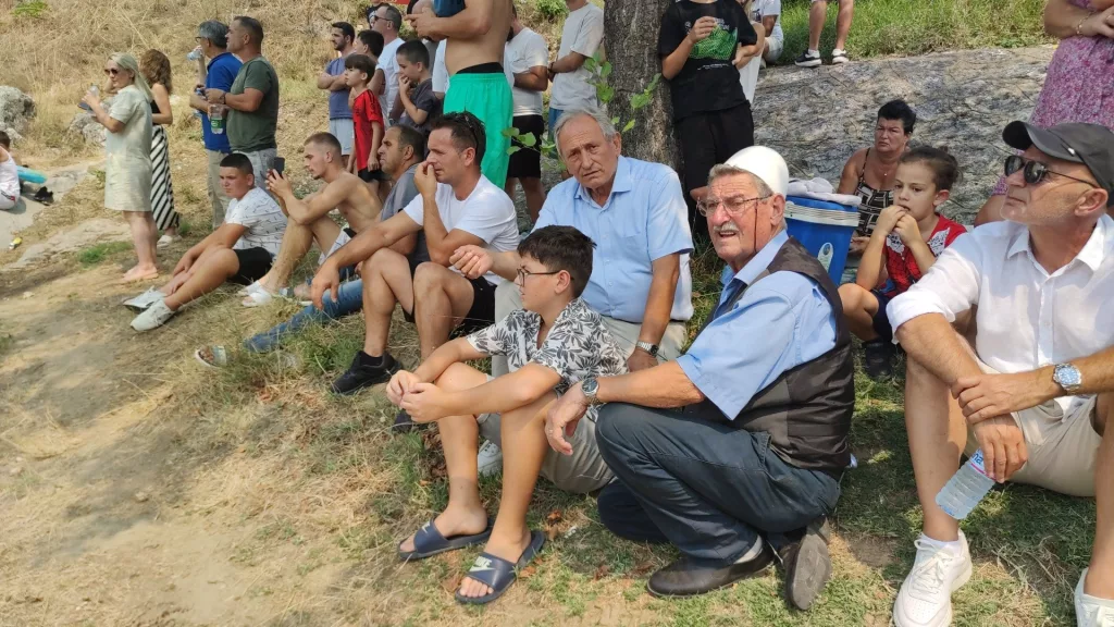 KOSOVA'DA GELENEKSEL ŞİVAN KÖPRÜSÜ ATLAMA YARIŞI DÜZENLENDİ