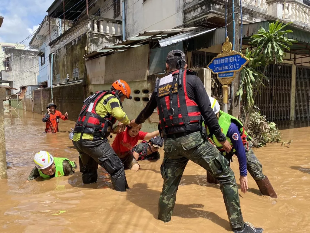TAYLAND'I VURAN YAGİ TAYFUNU'NDA CAN KAYBI 43'E YÜKSELDİ