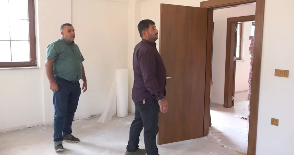 DEPREMZEDELERİN EVLERİ VİLLALARI ARATMIYOR GAZİANTEP'TE DEPREMZEDELER İÇİN YAPILAN KÖY EVLERİNDE SON AŞAMAYA GELİNDİ