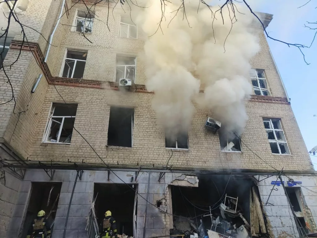 RUSYA, UKRAYNA'DA SAĞLIK MERKEZİNİ VURDU: 8 ÖLÜ, 11 YARALI