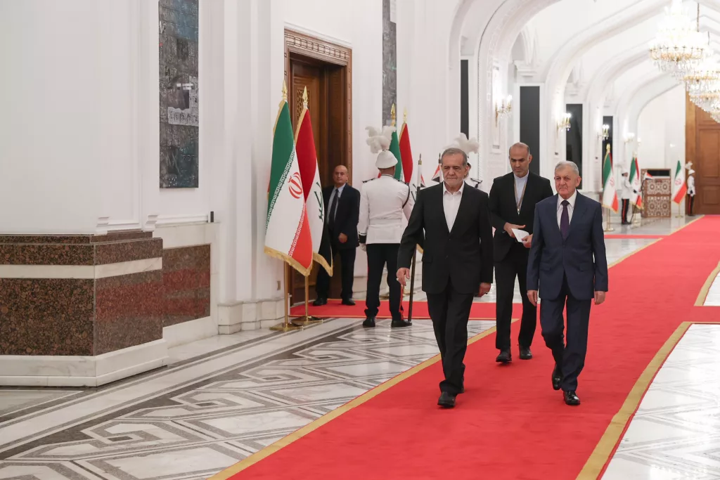 İRAN CUMHURBAŞKANI PEZEŞKİYAN, İLK YURTDIŞI ZİYARETİ İÇİN IRAK'TA PEZEŞKİYAN: "SİYONİST TERÖRİZMİN KÖKÜNÜ KURUTMANIN SIRRI, İSLAM ÜLKELERİ ARASINDAKİ BİRLİKTİR"