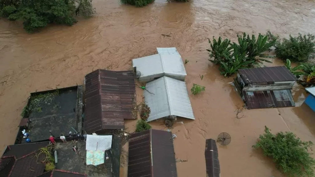 TAYLAND'DA SEL VE TOPRAK KAYMALARINDA BİR AYDA 33 KİŞİ ÖLDÜ