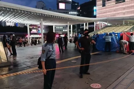 Suicide Jumper Falls onto Woman in Japan
