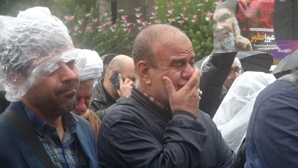 TAHRAN'DA BİNLERCE KİŞİ, NASRALLAH'IN ÖLÜMÜNÜN ARDINDAN İSRAİL'İ PROTESTO ETTİ