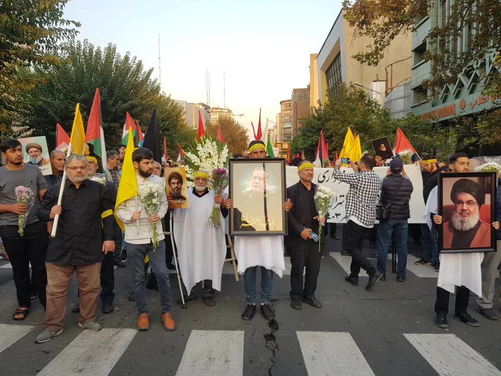 İRAN'DA NASRALLAH'IN ÖLÜMÜ SONRASI PROTESTOLAR SÜRÜYOR
