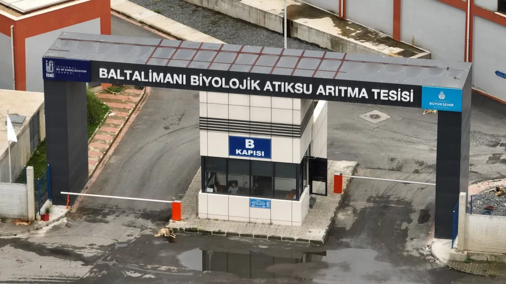 İSTANBUL BOĞAZI'NA LAĞIM SUYU AKIYOR