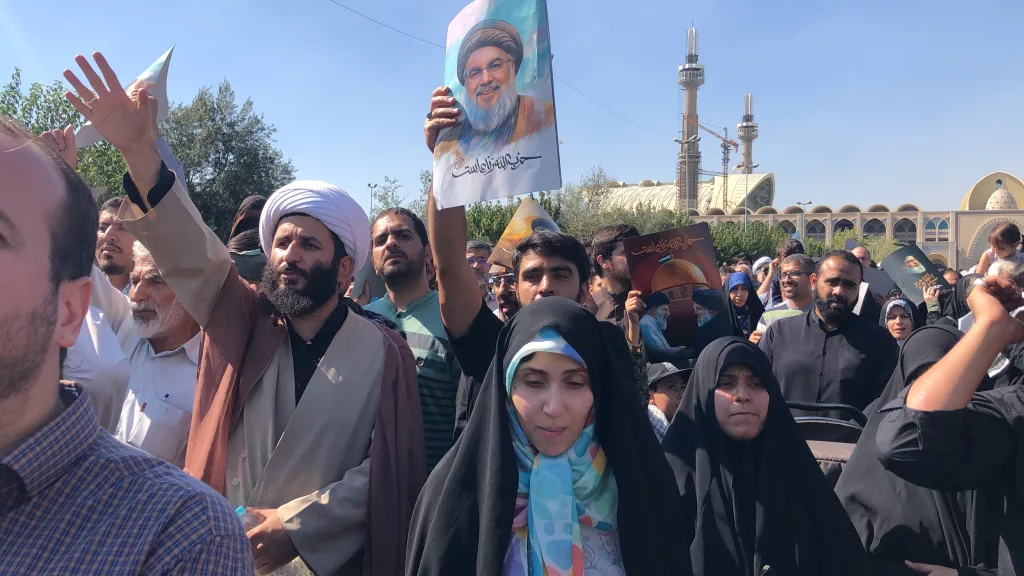 TAHRAN'DA BİNLERCE KİŞİ İSRAİL VE ABD'Yİ PROTESTO ETTİ: "SİLAHLARIMIZI BIRAKMAYACAĞIZ"