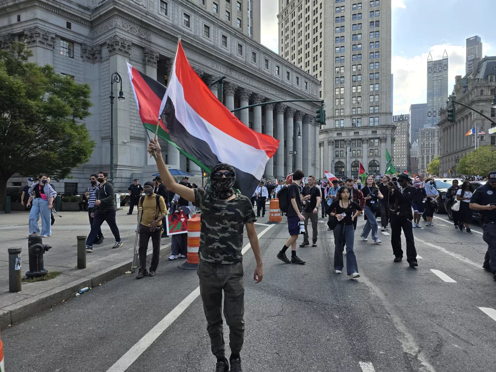 NEW YORK'TA BİNLERCE FİLİSTİN YANLISI, İSRAİL SALDIRILARINI 1. YILINDA PROTESTO ETTİ