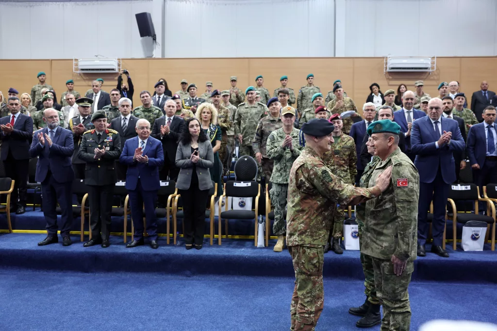 TÜRKİYE, NATO'NUN KOSOVA'DAKİ BARIŞ GÜCÜ KOMUTASINI İTALYA'YA DEVRETTİ