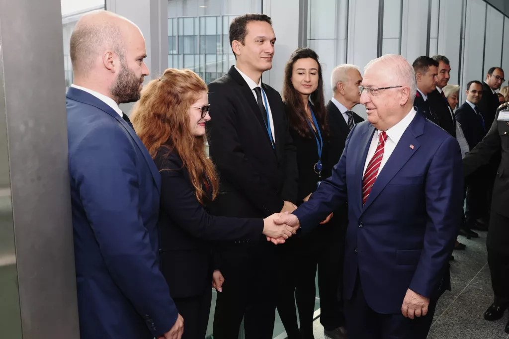 SAVUNMA BAKANI GÜLER, NATO KARARGAHI'NDA