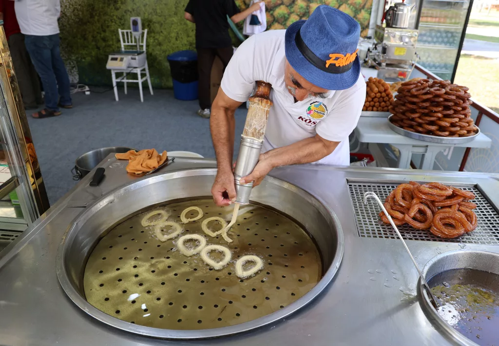 8. ULUSLARARASI ADANA LEZZET FESTİVALİ MERKEZ PARK'TA BAŞLADI ADANALI ESNAF VE VATANDAŞLAR '8. ULUSLARARASI ADANA LEZZET FESTİVALİ'NDEN MEMNUN FESTİVAL ALANI DRON İLE GÖRÜNTÜLENDİ