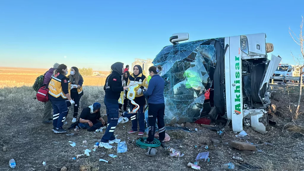AKSARAY'DA FECİ OTOBÜS KAZASI: 6 ÖLÜ, 29 YARALI