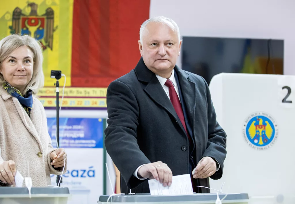 Moldova holds presidential elections, EU accession referendum