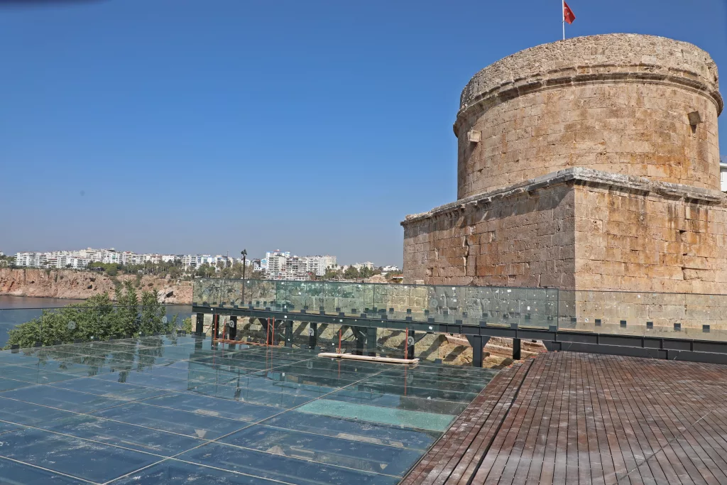 HIDIRLIK KULESİ SEYİR TERASINA SON RÖTUŞLAR