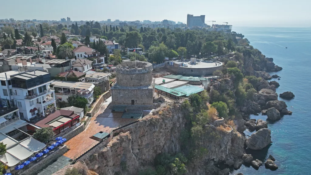 HIDIRLIK KULESİ SEYİR TERASINA SON RÖTUŞLAR