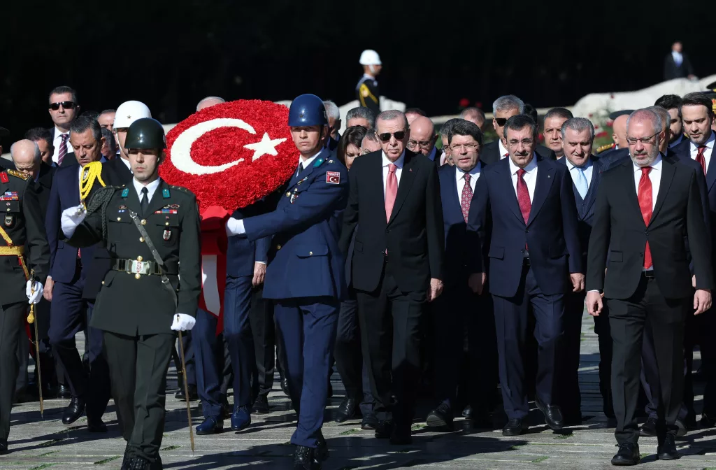 CUMHURBAŞKANI ERDOĞAN BAŞKANLIĞINDAKİ DEVLET ERKANI ANITKABİR'İ ZİYARET ETTİ