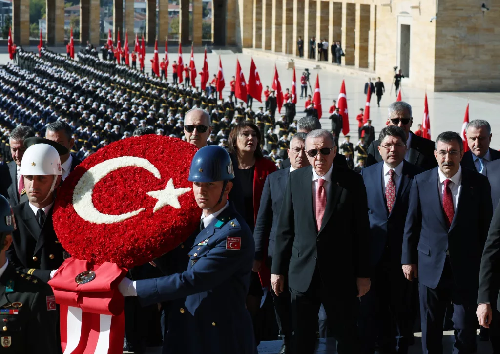 CUMHURBAŞKANI ERDOĞAN BAŞKANLIĞINDAKİ DEVLET ERKANI ANITKABİR'İ ZİYARET ETTİ