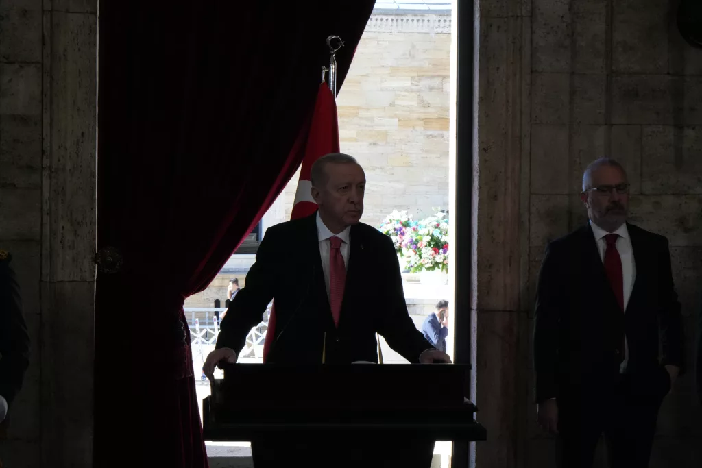 CUMHURBAŞKANI ERDOĞAN BAŞKANLIĞINDAKİ DEVLET ERKANI ANITKABİR'İ ZİYARET ETTİ