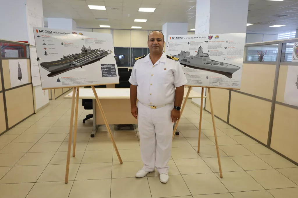 MİLLİ UÇAK GEMİSİ YAKIT İKMALSİZ İSTANBUL'DAN NEW YORK'A KADAR GİDİP GELEBİLECEK YÜZEN HAVALİMANI MİLLİ UÇAK GEMİSİ TASARIM ÇALIŞMASI HIZ KESMEDEN DEVAM EDİYOR 110 PERSONELİN GÖREV YAPTIĞI GEMİ TASARIMINDA BAYKAR VE TUSAŞ'LA BİRLİKTE ÇALIŞILIYOR UÇAK GEMİSİNDE 50 ADET İNSANLI VE İNSANSIZ HAVA ARACI İNİP KALKIŞ YAPABİLECEK DİZAYN PROJE OFİSİ MÜDÜRÜ DOÇ. DR. MÜHENDİS ALBAY HAKAN UÇAR: "YAKIT TÜKETİMİNİ AZALTMAYA YÖNELİK YENİ TİP YUMRU BAŞ TASARIMI GELİŞTİRDİK" "MİLLİ UÇAK GEMİSİNE ÖZEL SESSİZ PERVANE TASARLADIK" "GEMİ TASARIMDA KRİTİK UNSUR OLAN UÇUŞ GÜVERTESİ TAMAMLANDI" "GEMİDE, BAYRAKTAR TB3, BAYRAKTAR KIZILELMA, HÜRJET, VE ANKA-3 KONUŞLANACAK" "MİLLİ UÇAK GEMİSİ, ÜLKE SAVUNMASI VE TÜRK DENİZ KUVVETLERİ İÇİN STRATEJİK ÖNEME SAHİPTİR"