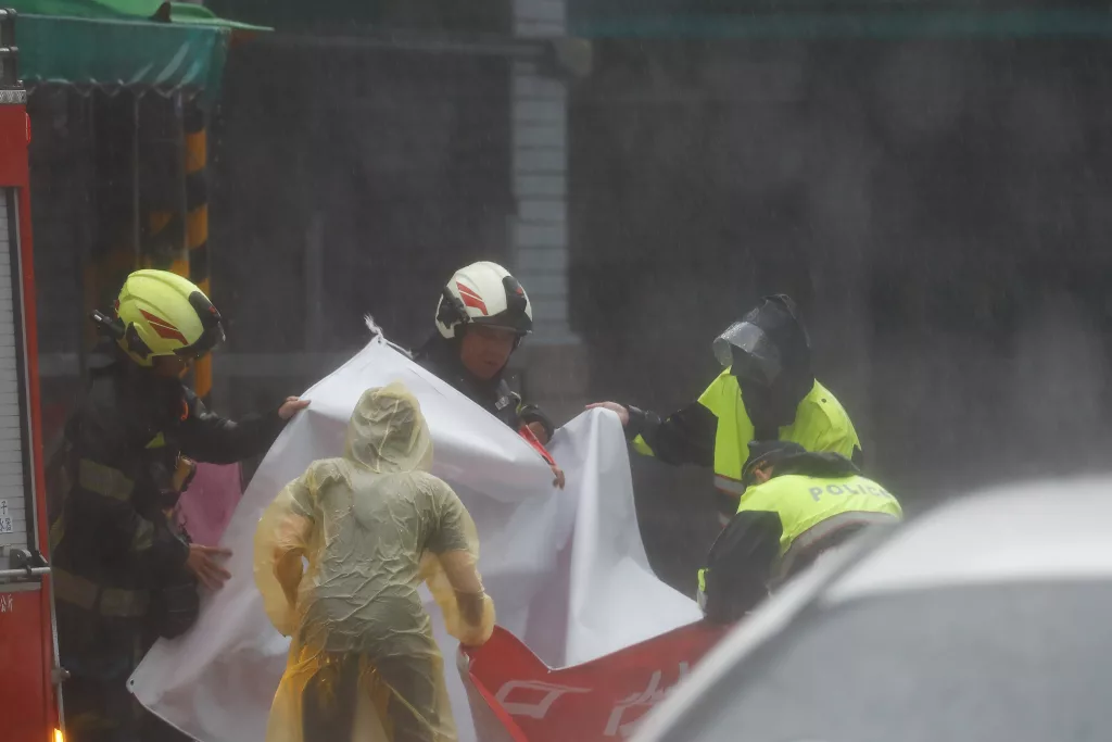 Super Typhoon Kong-rey makes landfall in Taiwan