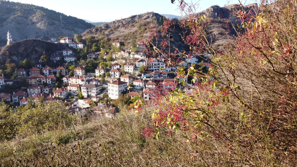 OSMANLI KASABASINDA SONBAHAR GÜZELLİĞİ YAŞANIYOR