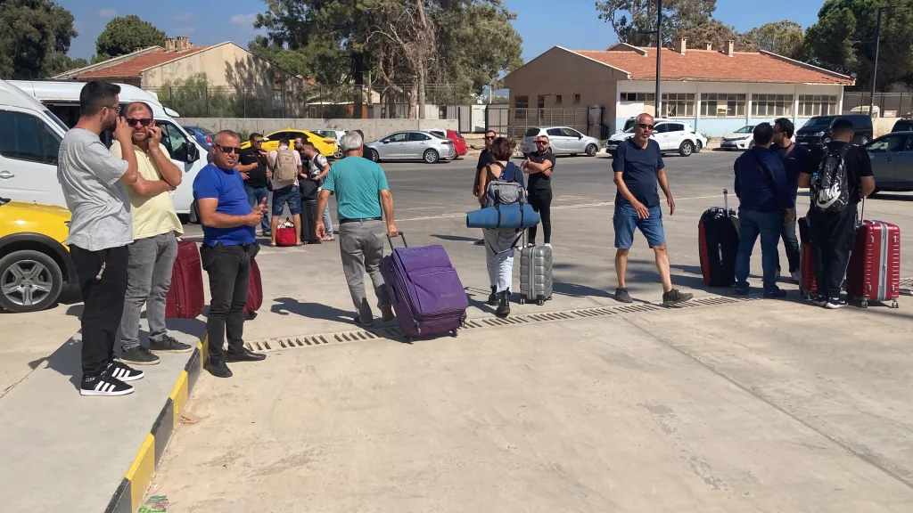 LÜBNAN'DAN SAVAŞTAN KAÇANLAR GEMİLERLE MERSİN'E GELİYOR İSRAİL'İN SALDIRILARININ ARDINDAN LÜBNAN'DAN YÜZLERCE KİŞİ GEMİLERLE MERSİN'E GELİYOR. DAHA ÖNCE 2 GEMİNİN GELDİĞİ MERSİN TAŞUCU LİMANINA BUGÜN 320 KİŞİNİN OLDUĞU BİR GEMİ DAHA YANAŞTI