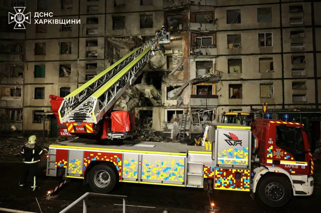 RUSYA HARKOV'DA SİVİLLERİN BULUNDUĞU BİNAYI HEDEF ALDI: 1 ÖLÜ