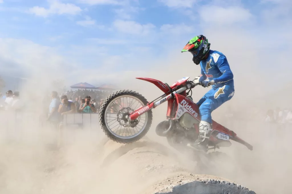 SEA TO SKY ENDURO MOTOSİKLET YARIŞI'NDA İLK GÜNÜN LİDERİ BİLLY BOLT