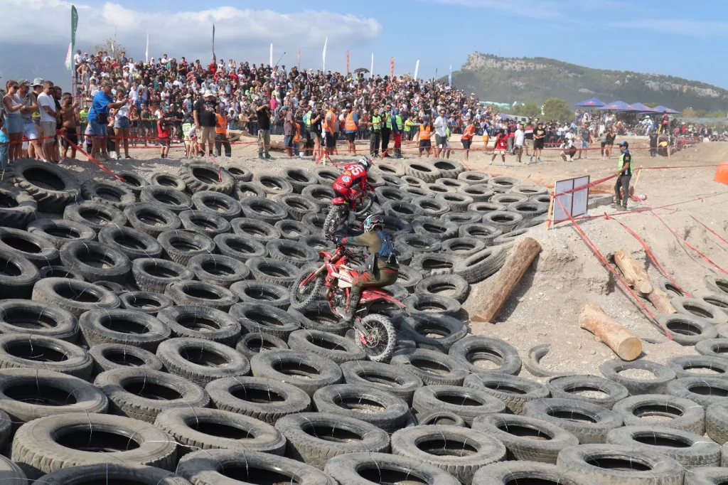 SEA TO SKY ENDURO MOTOSİKLET YARIŞI'NDA İLK GÜNÜN LİDERİ BİLLY BOLT