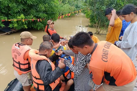 Tropical Storm Trami Kills 14 in the Philippines