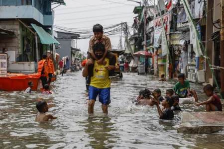 Jakarta Battles with High Tide Floods