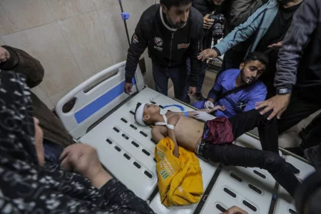 Thirty Three More Die in Gaza Strip