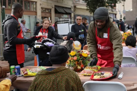 Thousands of Meals Provided to Homeless in Thanksgiving in Los Angeles, USA