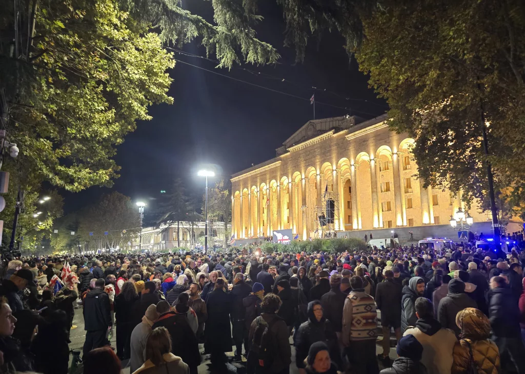 GÜRCİSTAN'DA SEÇİM SONUÇLARINI TANIMAYAN MUHALEFETİN PROTESTOLARI SÜRÜYOR
