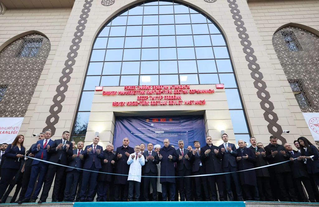 CUMHURBAŞKANI ERDOĞAN, RECEP TAYYİP ERDOĞAN BİŞKEK KIRGIZ-TÜRK DOSTLUK DEVLET HASTANESİ'NİN AÇILIŞINI GERÇEKLEŞTİRDİ